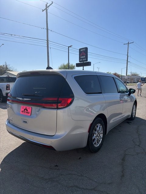 2024 Chrysler Pacifica Touring L - Photo 6