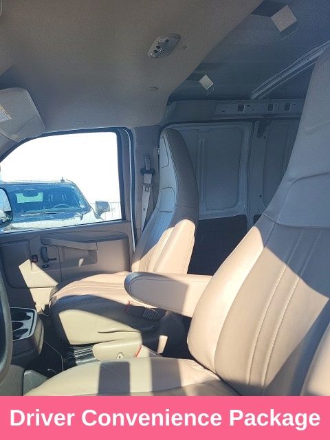 2024 GMC Savana Cargo Work Van - Photo 17