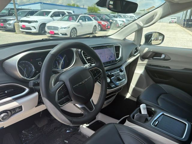 2024 Chrysler Pacifica Touring L - Photo 20