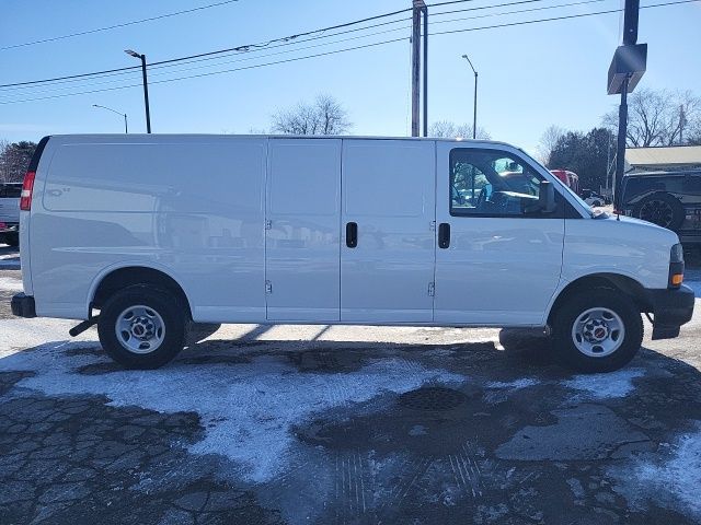 2024 GMC Savana Cargo Work Van - Photo 29