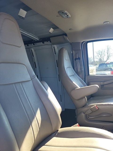 2024 GMC Savana Cargo Work Van - Photo 22