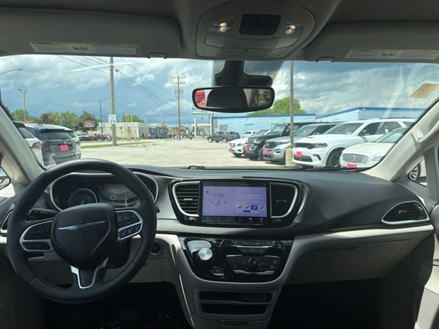 2024 Chrysler Pacifica Touring L - Photo 23