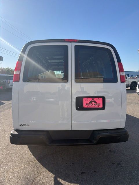 2024 GMC Savana Cargo Work Van - Photo 27