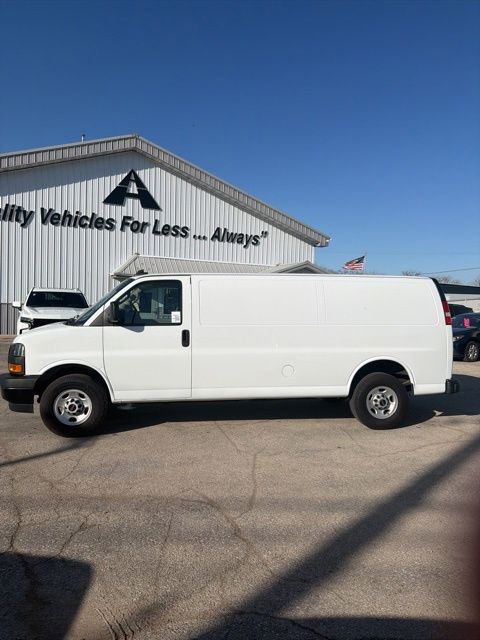 2024 GMC Savana Cargo Work Van - Photo 26