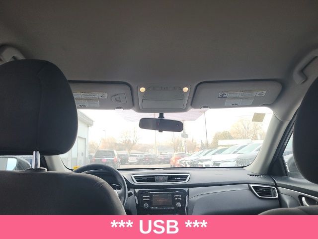 2015 Nissan Rogue S photo 2