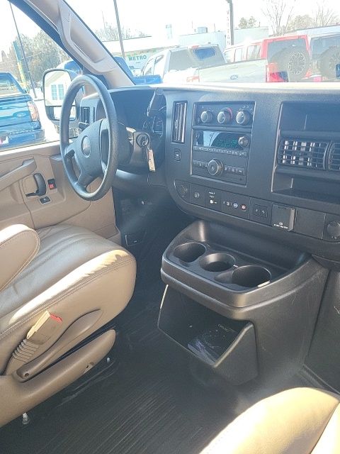 2024 GMC Savana Cargo Work Van - Photo 19