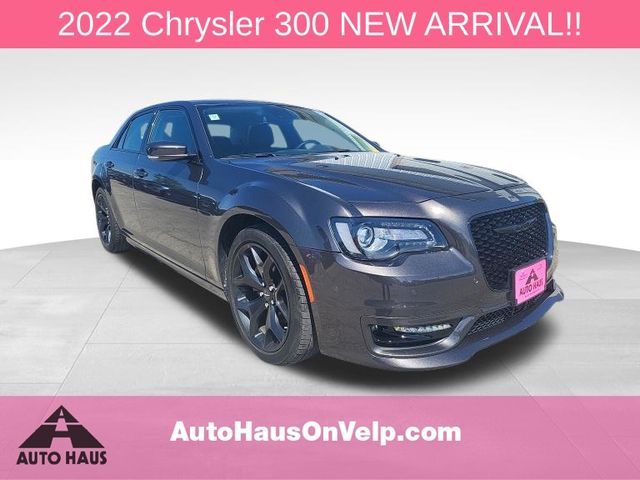 2022 Chrysler 300's photo