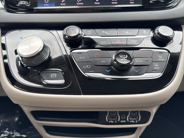 2024 Chrysler Pacifica Touring L - Photo 7