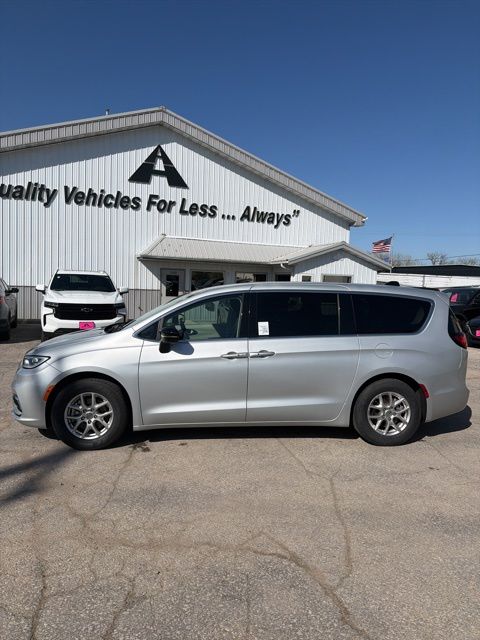 2024 Chrysler Pacifica Touring L - Photo 15
