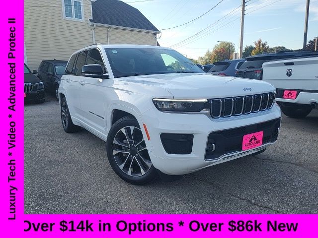 2023 Jeep Grand Cherokee Overland's photo