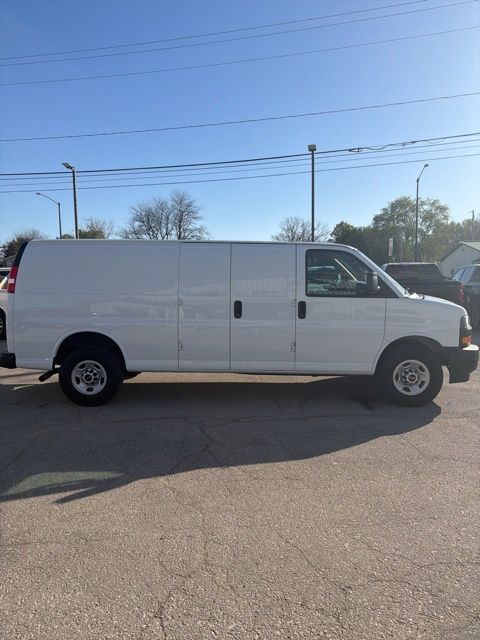 2024 GMC Savana Cargo Work Van - Photo 28