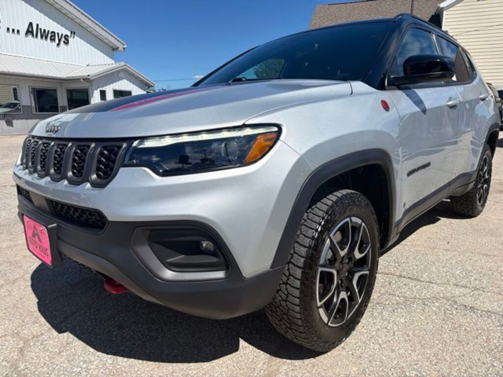 Used 2025 Jeep Compass Trailhawk SUV