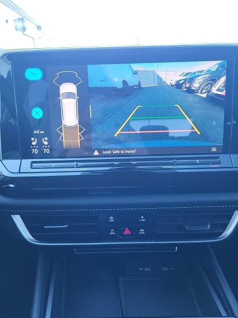 2024 Volkswagen Atlas SE Technology photo 2