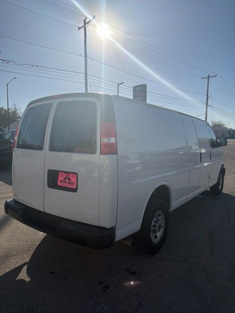 2024 GMC Savana Cargo Work Van - Photo 24