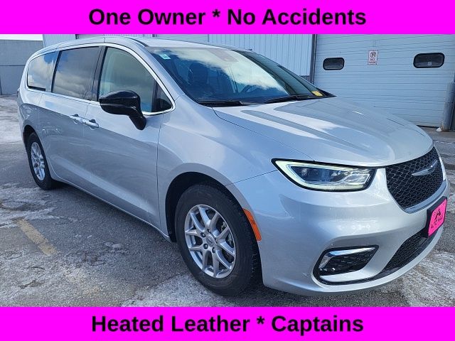 2024 Chrysler Pacifica Touring L's photo
