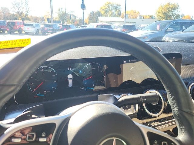 2020 Mercedes Benz GLB 250 4MATIC photo 2