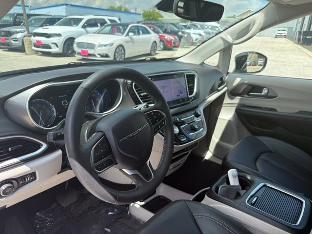 2024 Chrysler Pacifica Touring L - Photo 23
