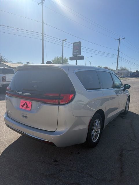 2024 Chrysler Pacifica Touring L - Photo 8