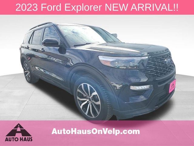 2023 Ford Explorer ST Line 4WD's photo