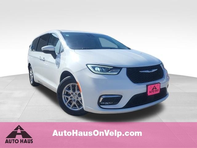 2023 Chrysler Pacifica Touring L's photo