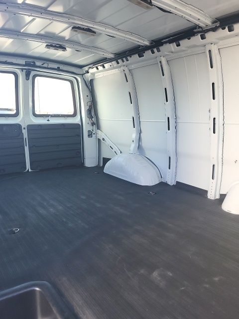 2024 GMC Savana Cargo Work Van - Photo 20