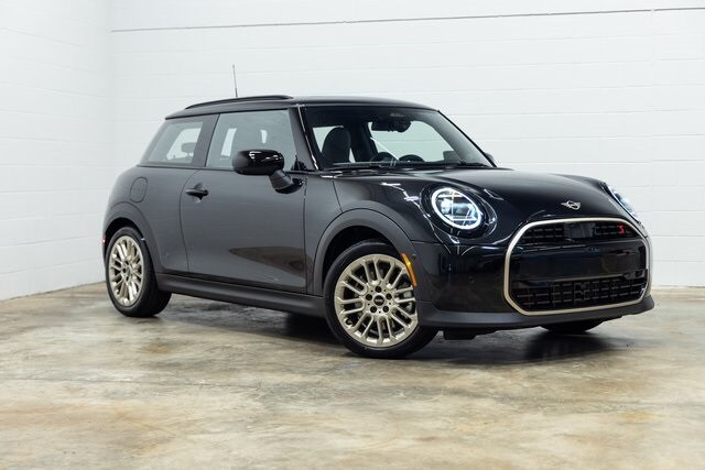 2025 Mini Cooper S Iconic photo 4