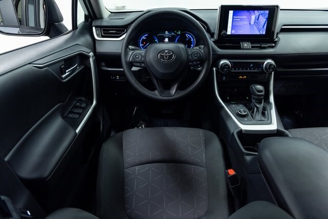 2024 Toyota RAV4 Hybrid XLE photo 3