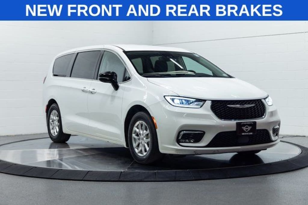 Used 2024 Chrysler Pacifica Touring L Minivan/Van