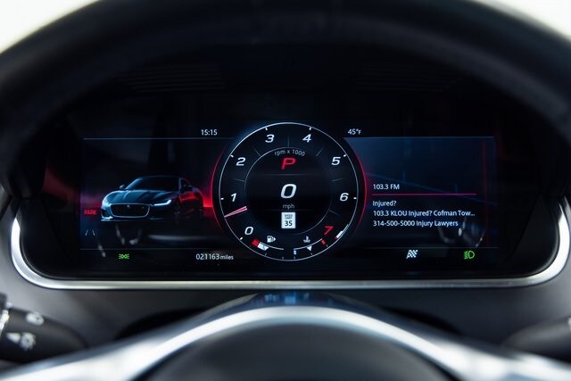 2022 Jaguar F-TYPE P450 R-Dynamic photo 2