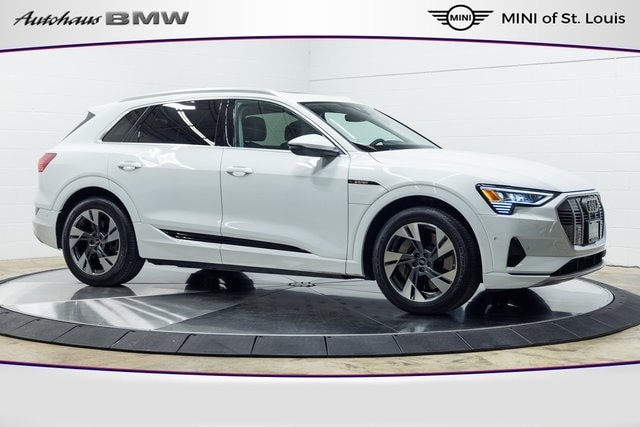 2023 Audi e-tron Premium Plus's photo