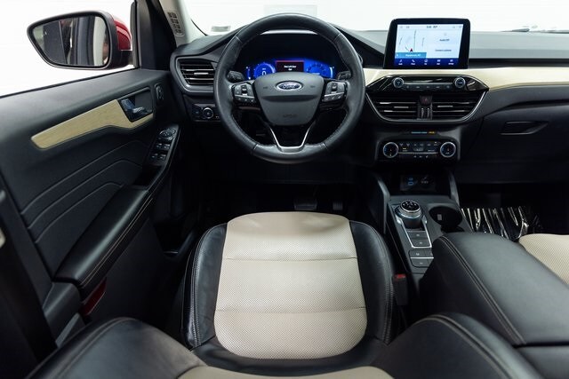 2022 Ford Escape Titanium photo 3
