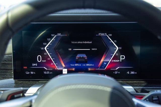 Used 2025 BMW i7 60 with VIN WBY53EJ05SCV01605 for sale in St. Louis, MO