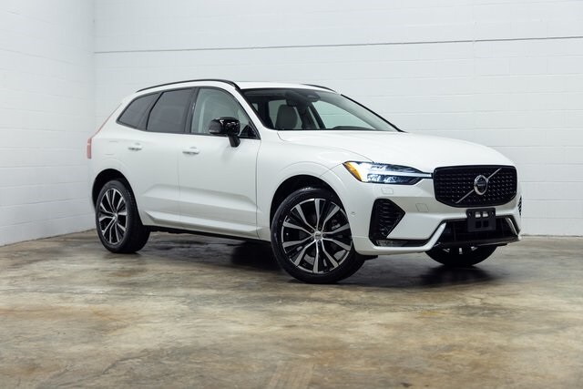 2023 Volvo XC60 B5 Plus photo 2