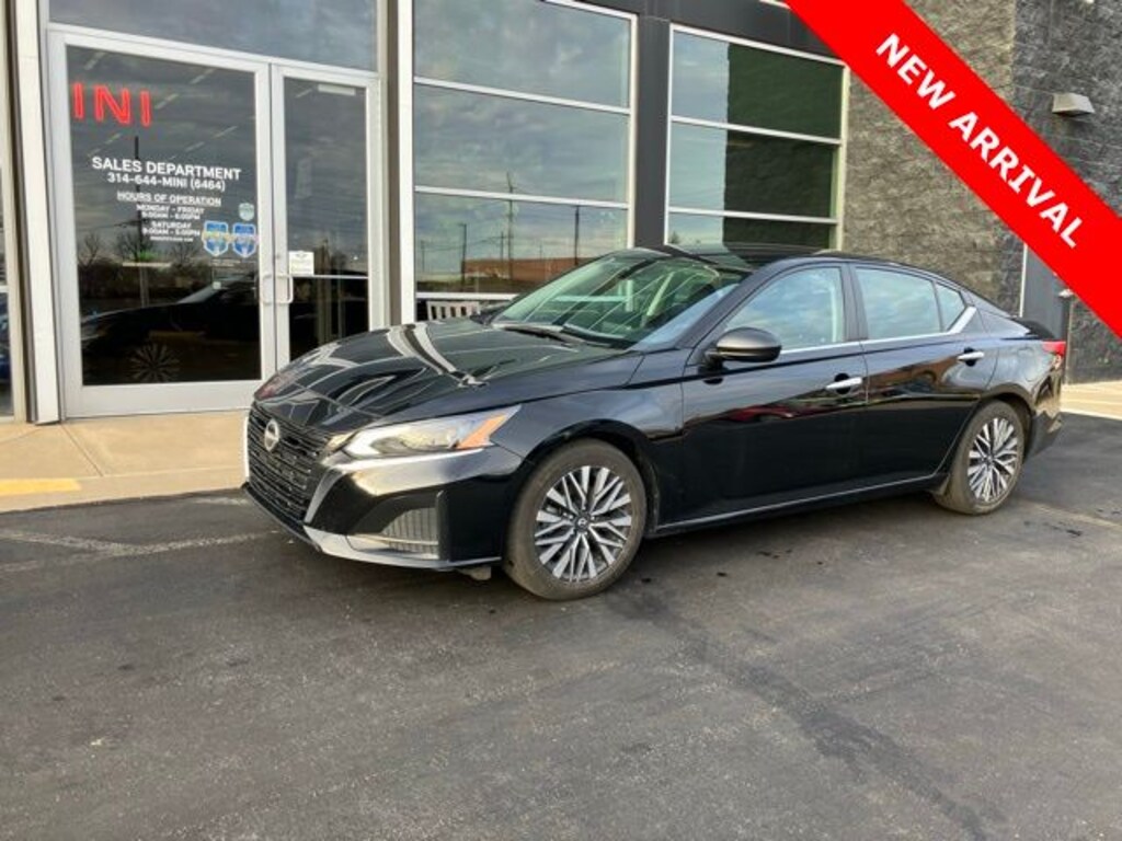 Used 2024 Nissan Altima 2.5 SV Sedan