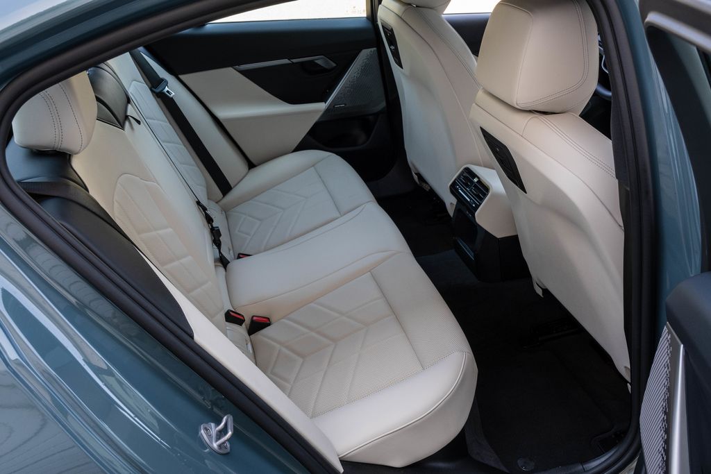 2025 BMW 5 Series 530i - Photo 30