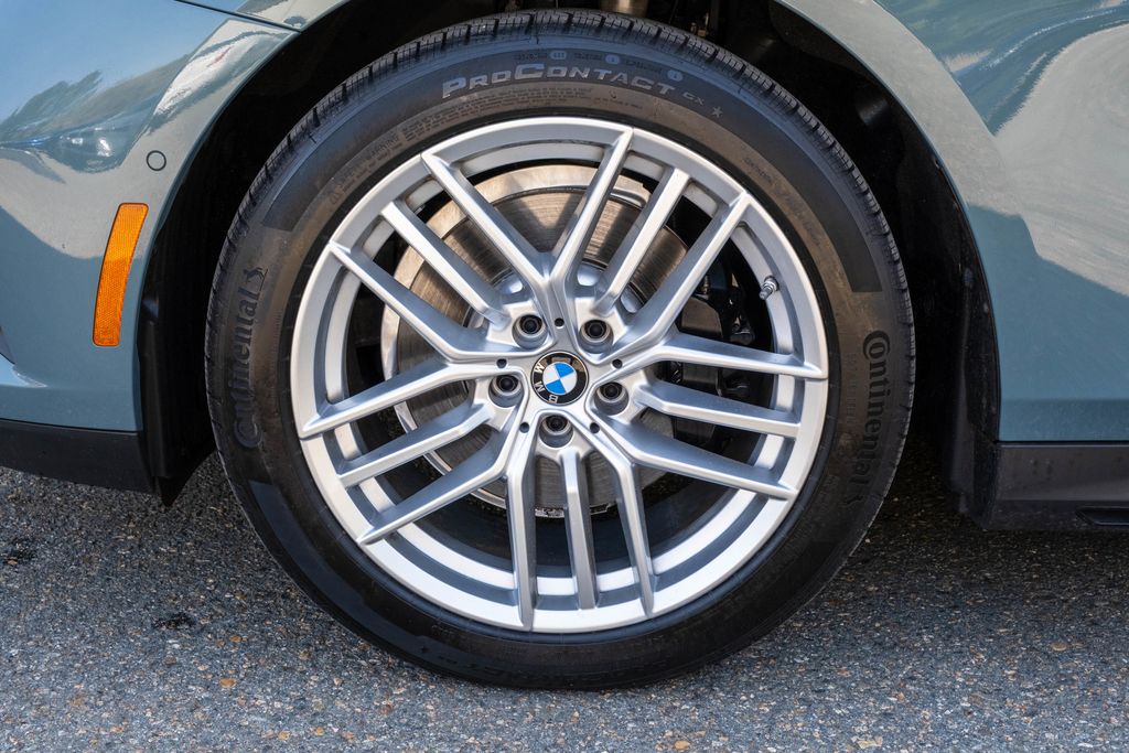 2025 BMW 5 Series 530i - Photo 31