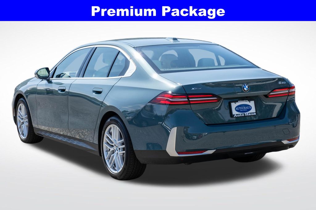 2025 BMW 5 Series 530i - Photo 6