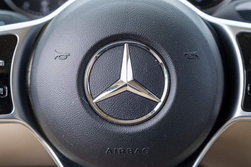 2022 Mercedes-Benz GLC GLC300 - Photo 23