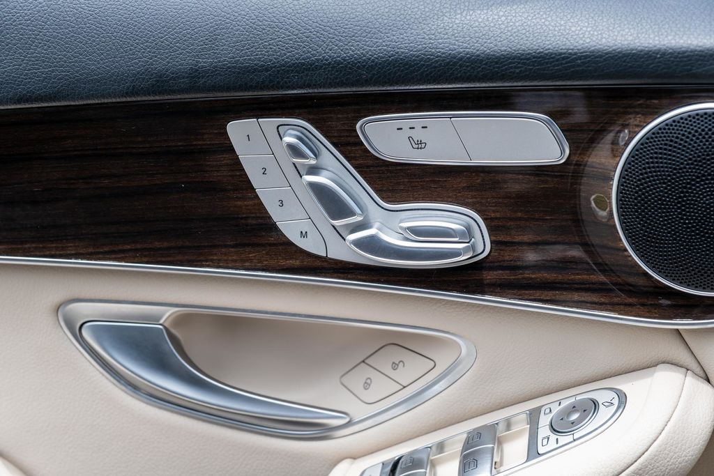 2022 Mercedes-Benz GLC GLC300 - Photo 12