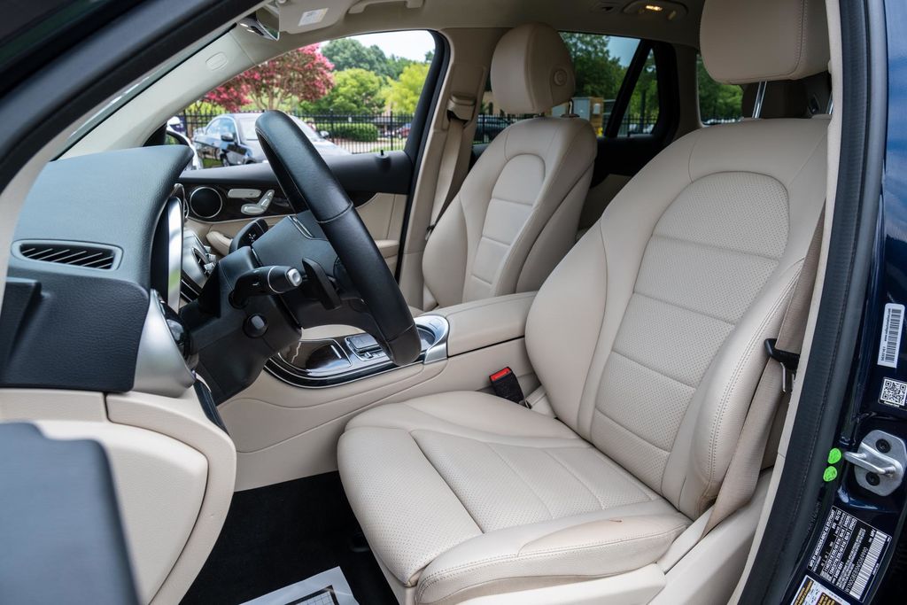 2022 Mercedes-Benz GLC GLC300 - Photo 14