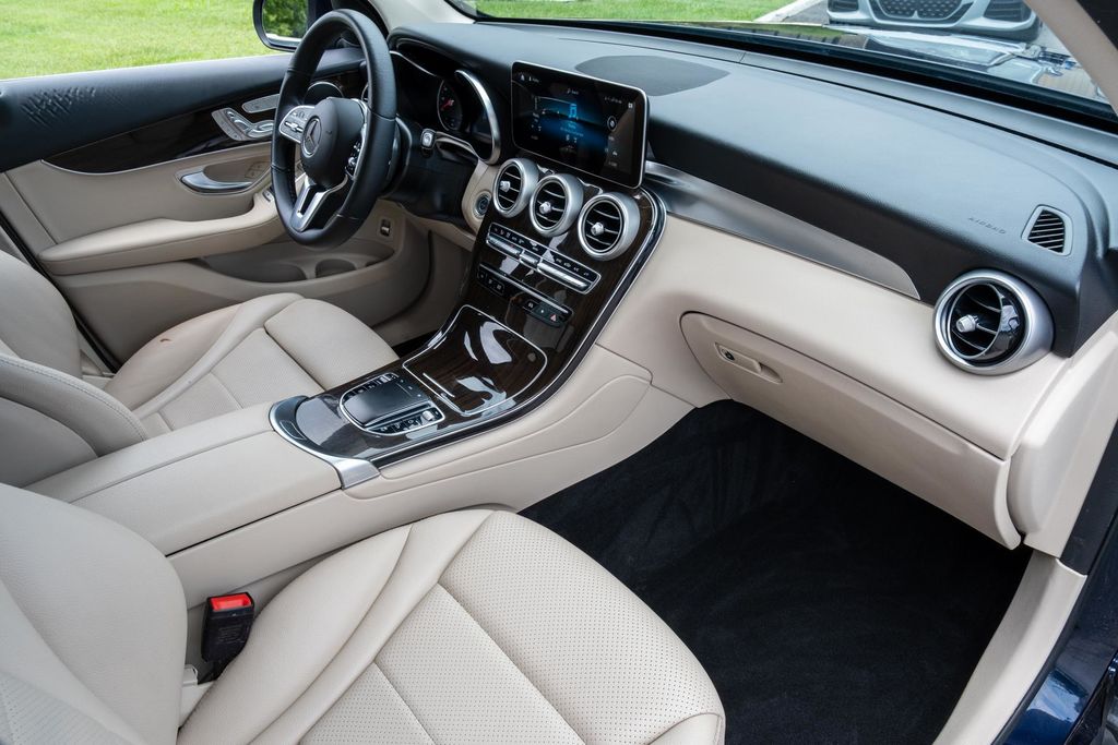 2022 Mercedes-Benz GLC GLC300 - Photo 26