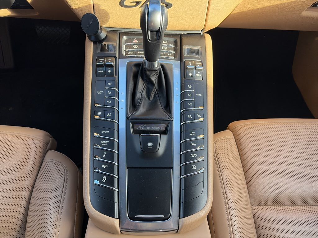 2017 Porsche Macan GTS photo 4