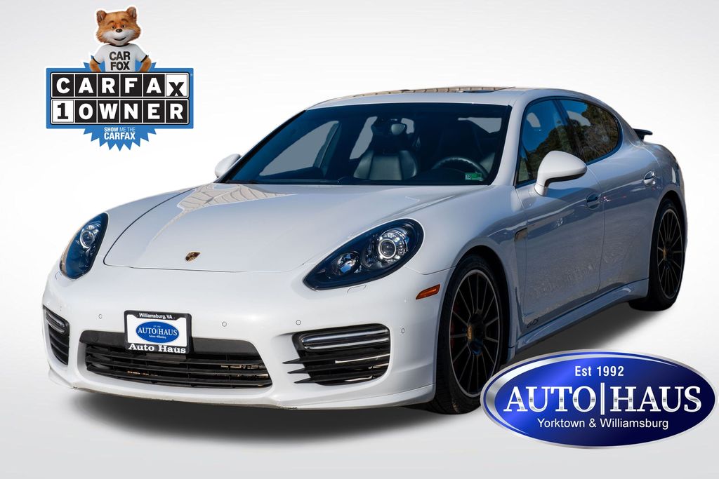 2016 Porsche Panamera GTS's photo