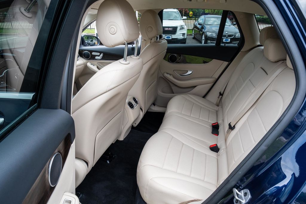 2022 Mercedes-Benz GLC GLC300 - Photo 29
