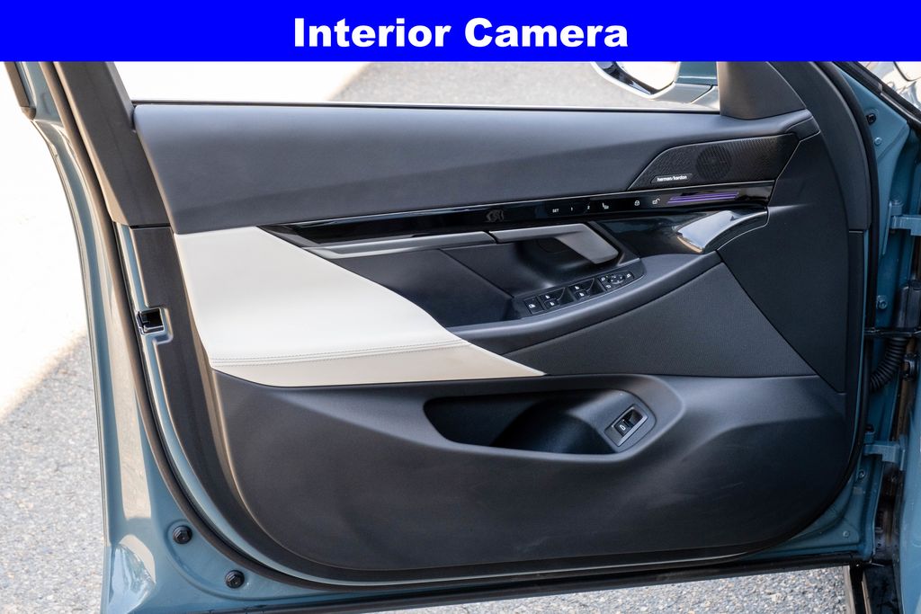 2025 BMW 5 Series 530i - Photo 11