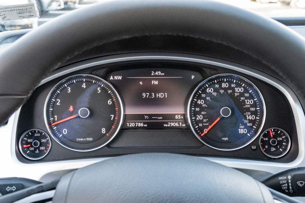 2013 Volkswagen Touareg V6 FSI TDI photo 2