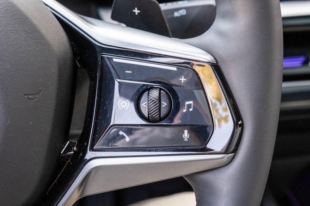 2025 BMW 5 Series 530i - Photo 23