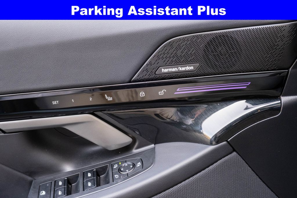 2025 BMW 5 Series 530i - Photo 12