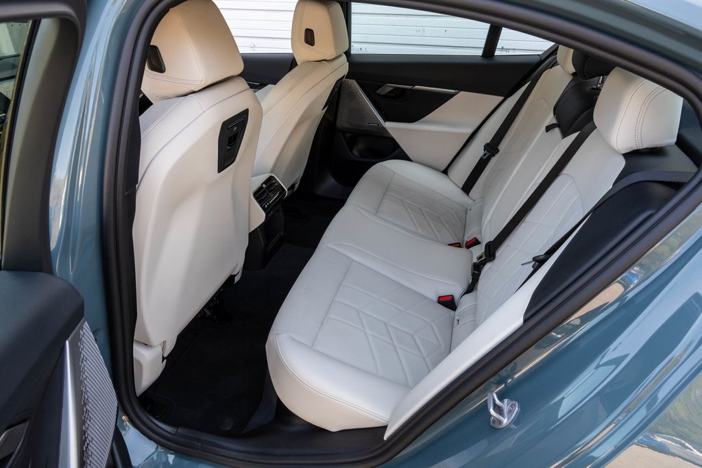 2025 BMW 5 Series 530i - Photo 28