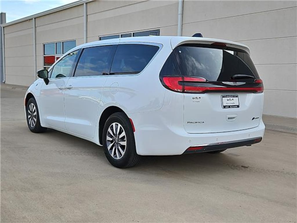 Used 2024 Chrysler Pacifica Hybrid Select Front-Wheel Drive Passenger Van